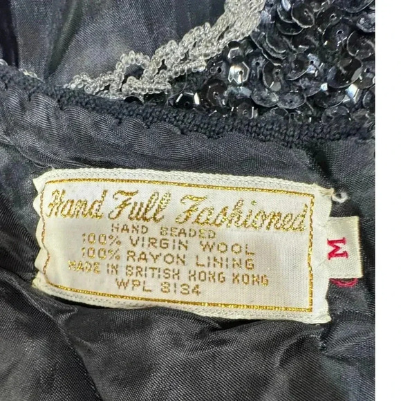 Hand Full Fashioned Gorgeous Silver & Black Hand Beaded Wool Tank Zip Up Back
M - Picture 5 of 16